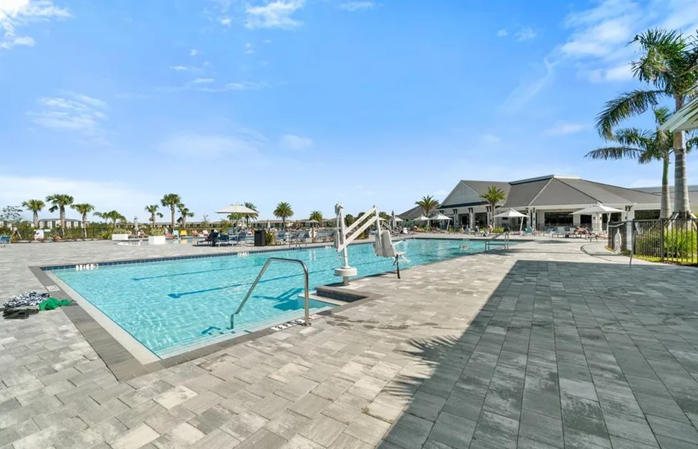 Resort-style pool and clubhouse at Babcock National