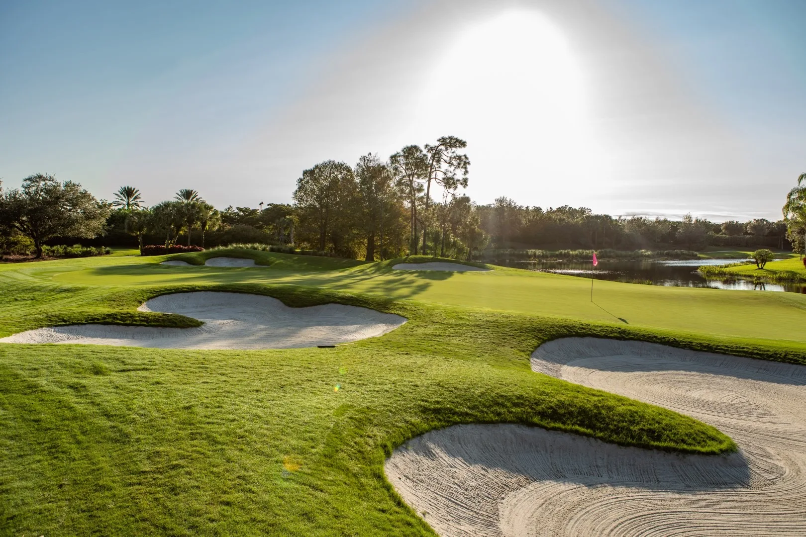 Golf green and bunkers at Spring Run Golf Club, Estero (official club site).