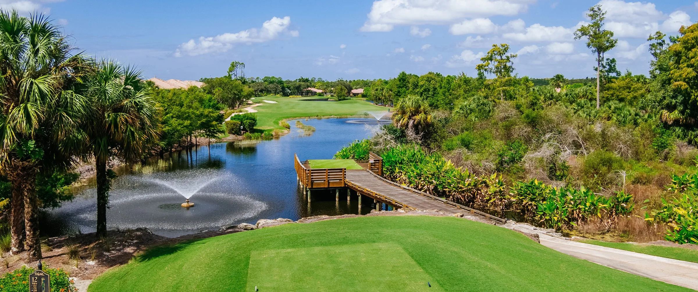 Golf hole with wooden bridge and water feature at Vasari (official).