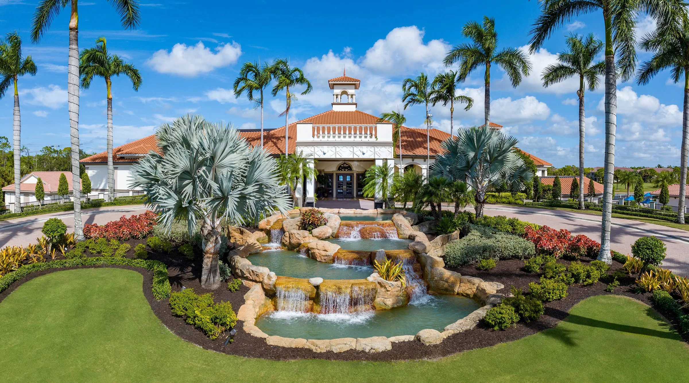 Clubhouse arrival drive and waterfall fountain at Vasari Country Club (official).