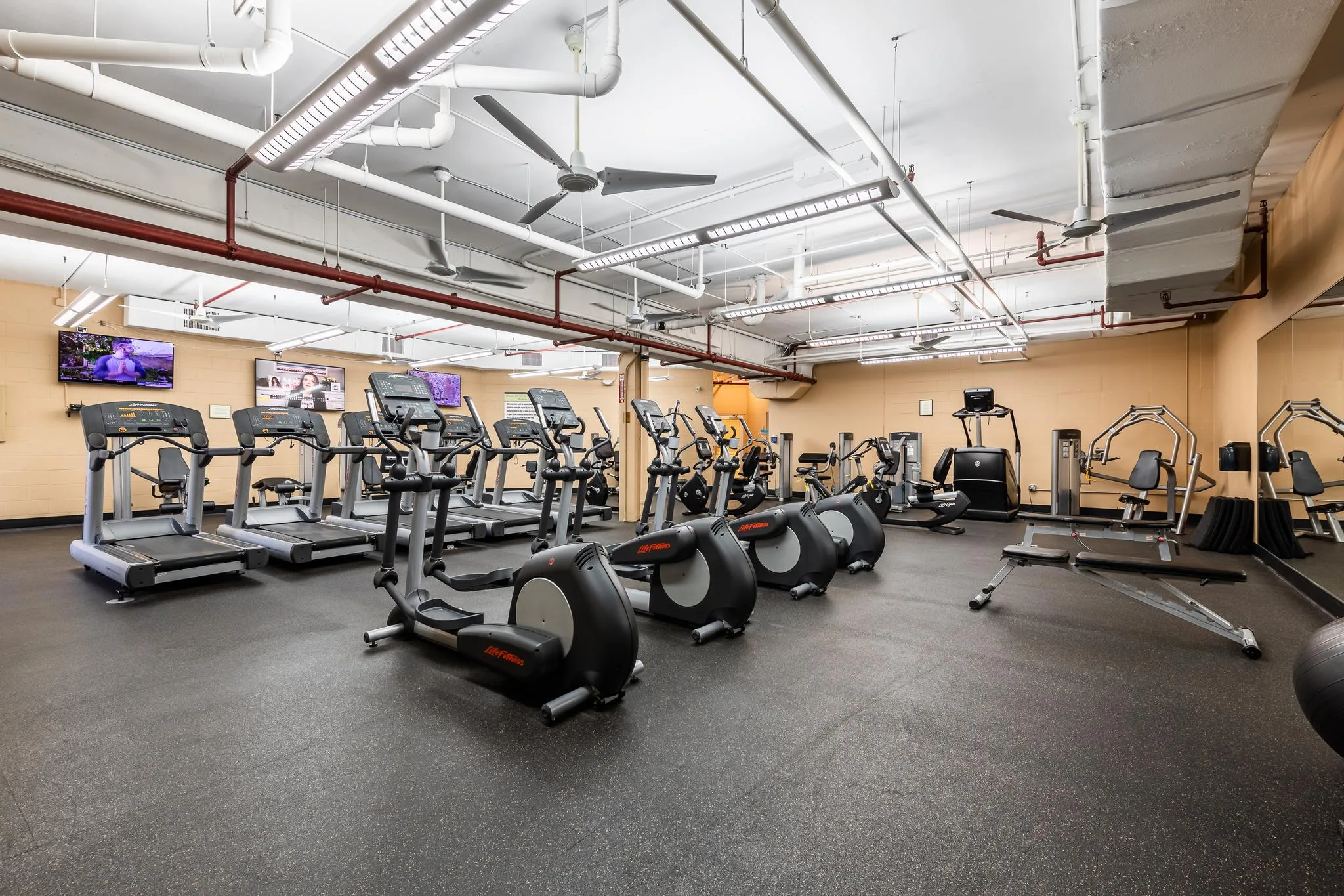 Fitness center inside the Bonita Fairways clubhouse (official association).