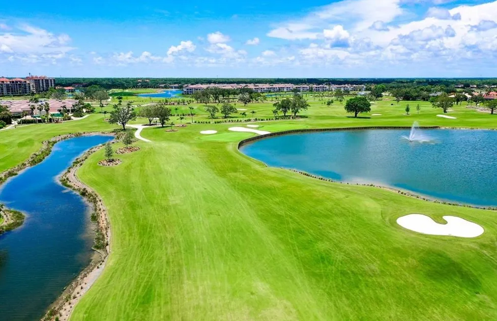 Golf hole with a lake and fountain at Vineyards Country Club