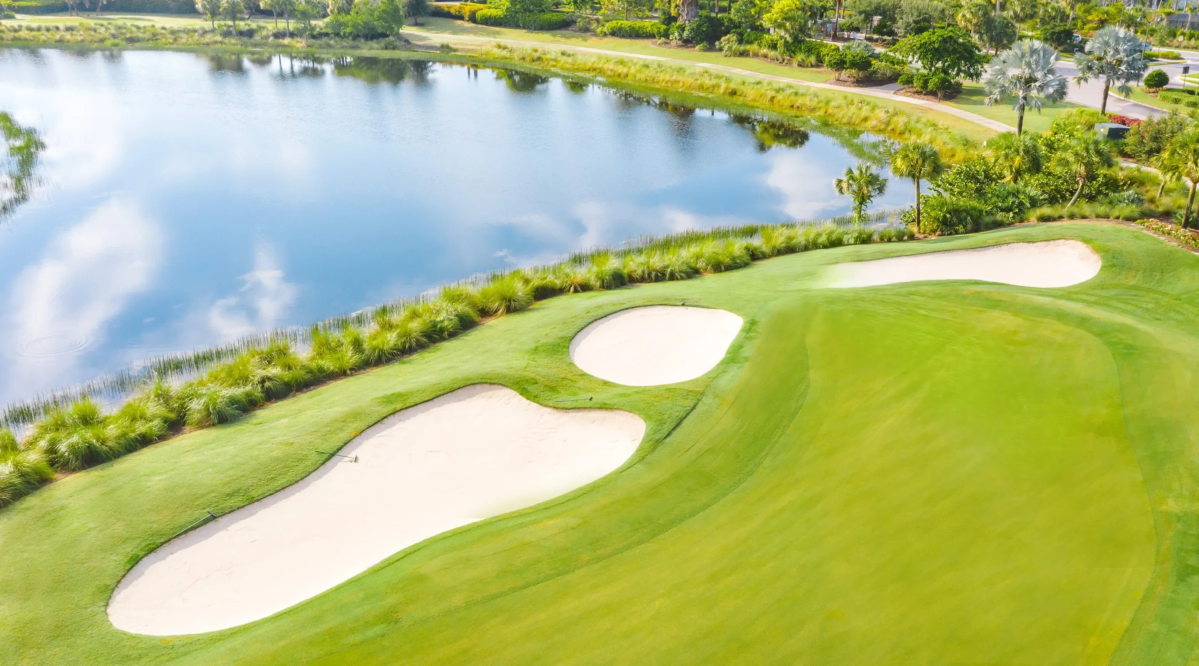 Aerial of greenside bunkers on the Esplanade golf course, Naples (official club site).