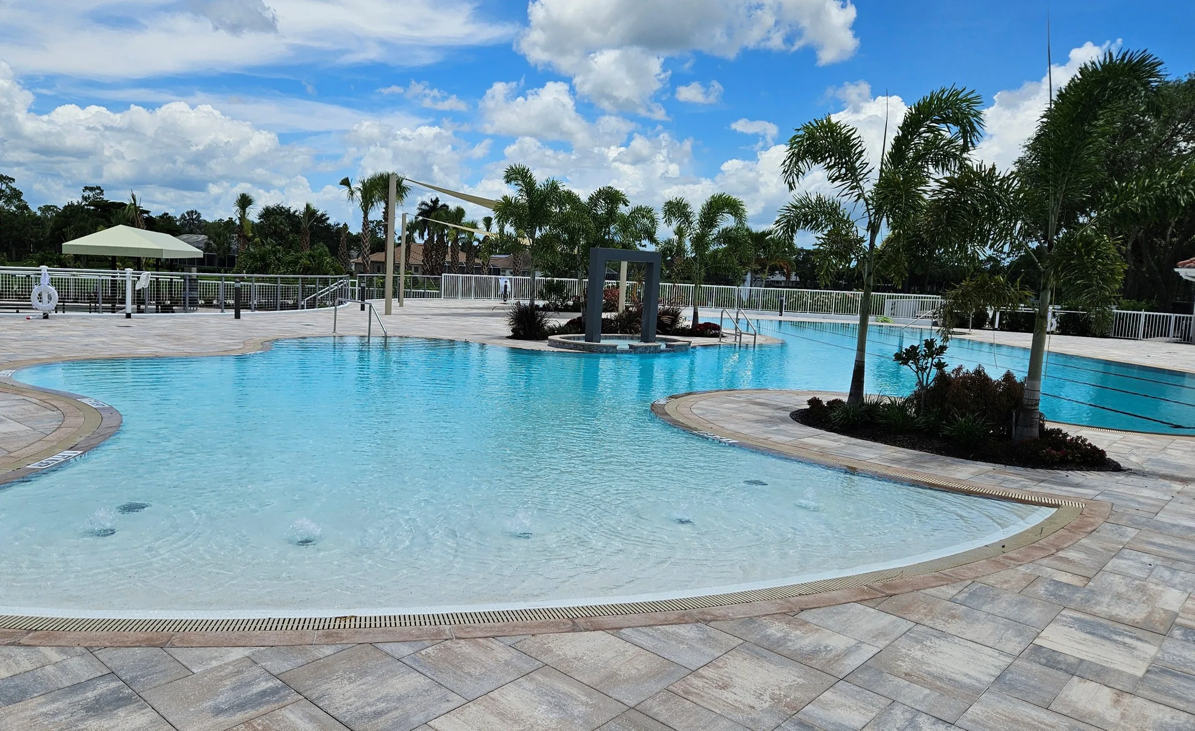 Resort-style pool at Vanderbilt Country Club, Naples (official club site).