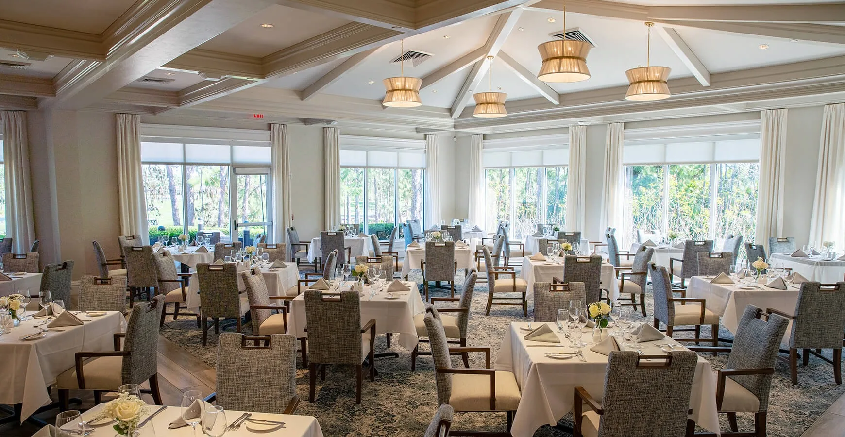 Clubhouse dining room at Vanderbilt Country Club, Naples (official club site).