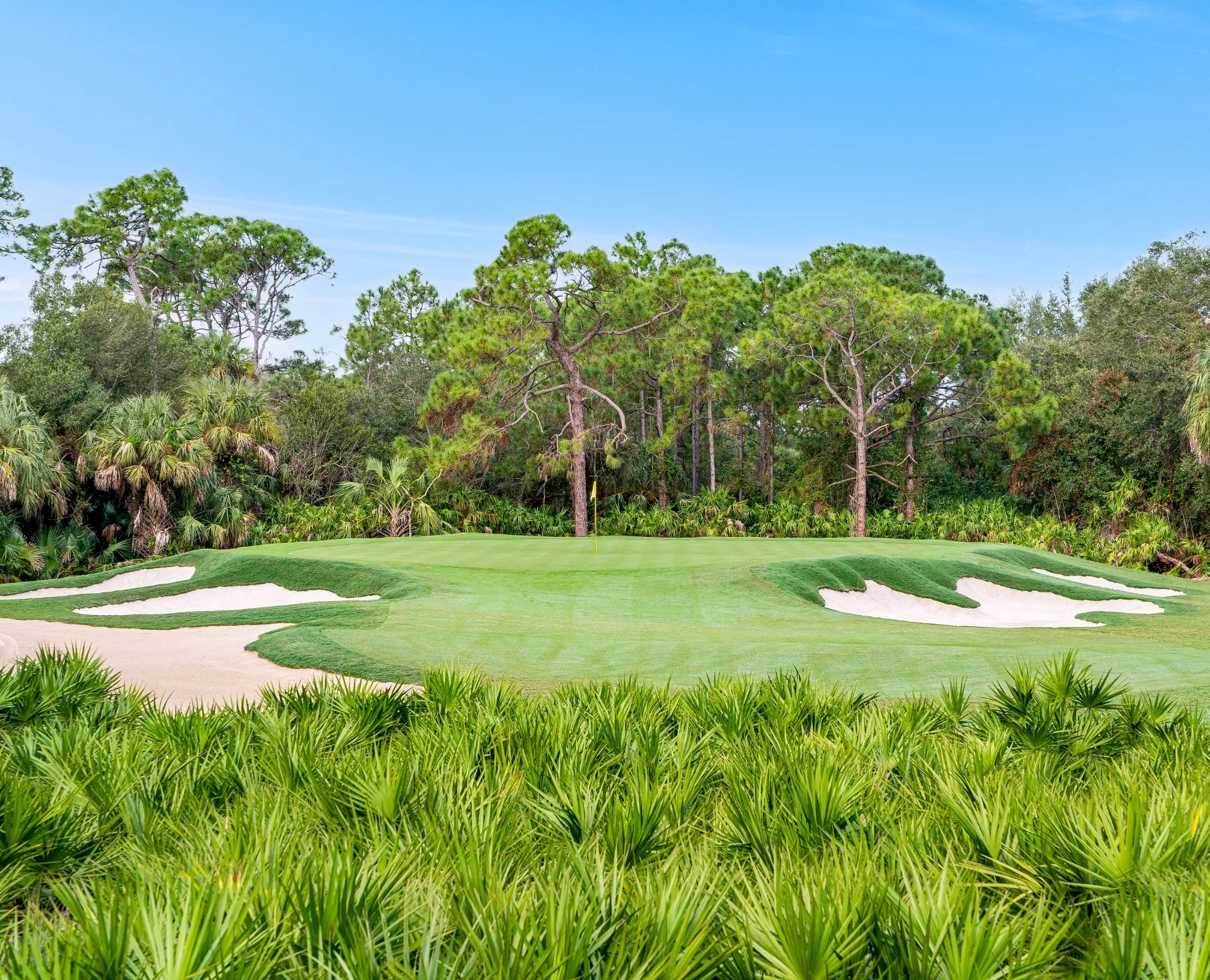 Golf setting at Colliers Reserve Country Club (official).