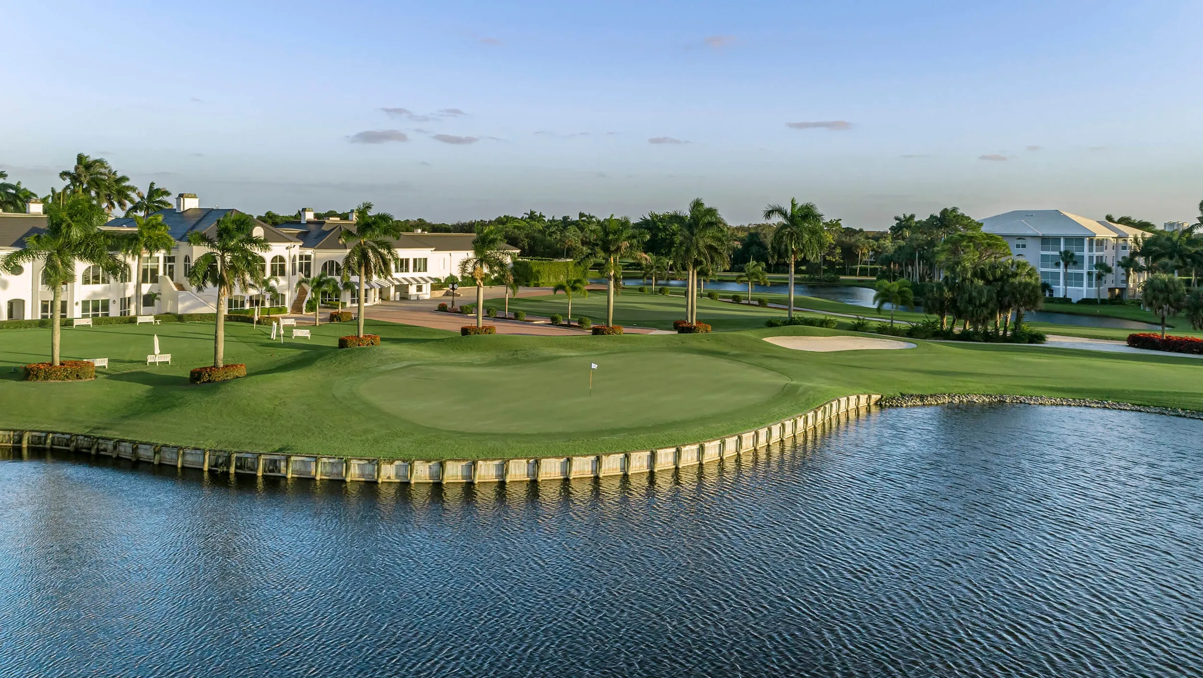 Lakeside golf hole with seawall at Audubon Country Club, Naples (official club site).