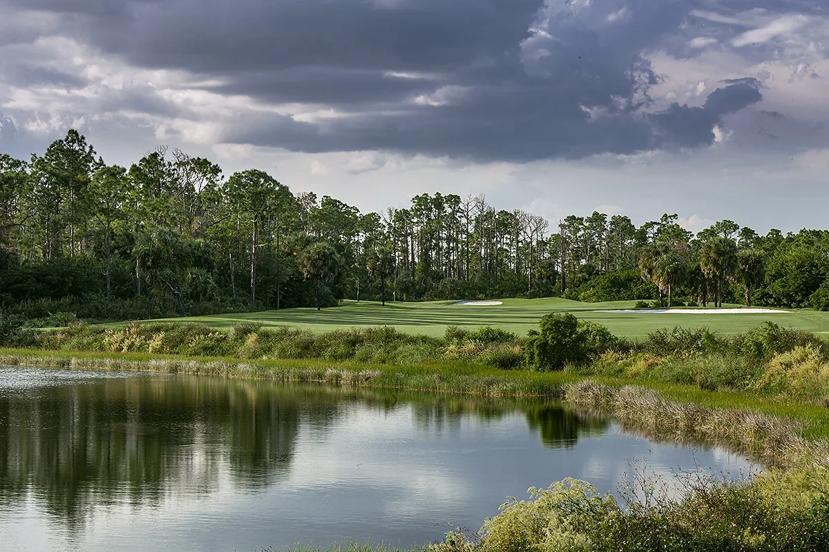 Lake and fairway view on the Valencia golf course, Naples (official club site).