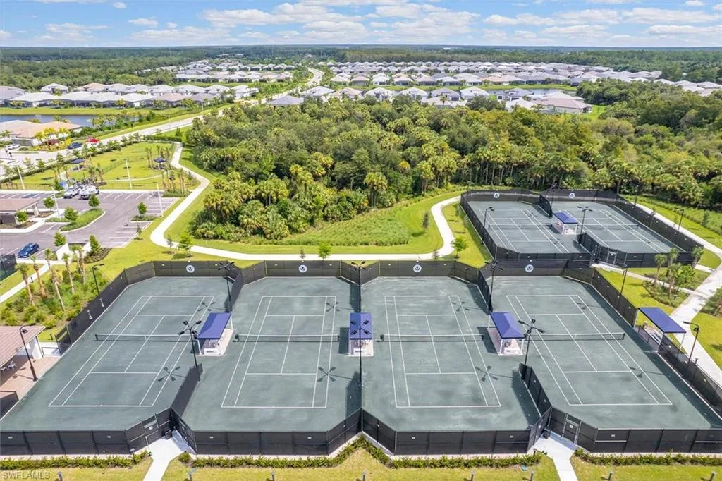 Tennis courts and amenities at Valencia Trails, Naples.