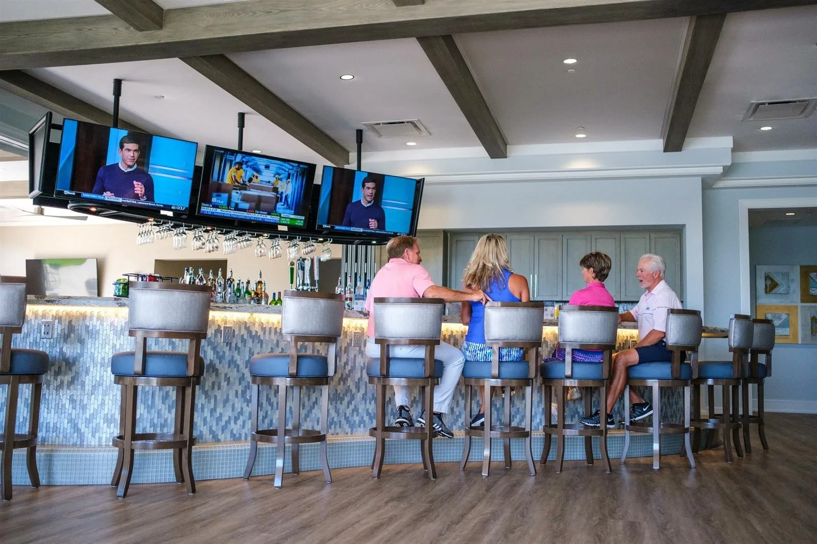 Grill room dining amenity at Wildcat Run Golf and Country Club (official club site).