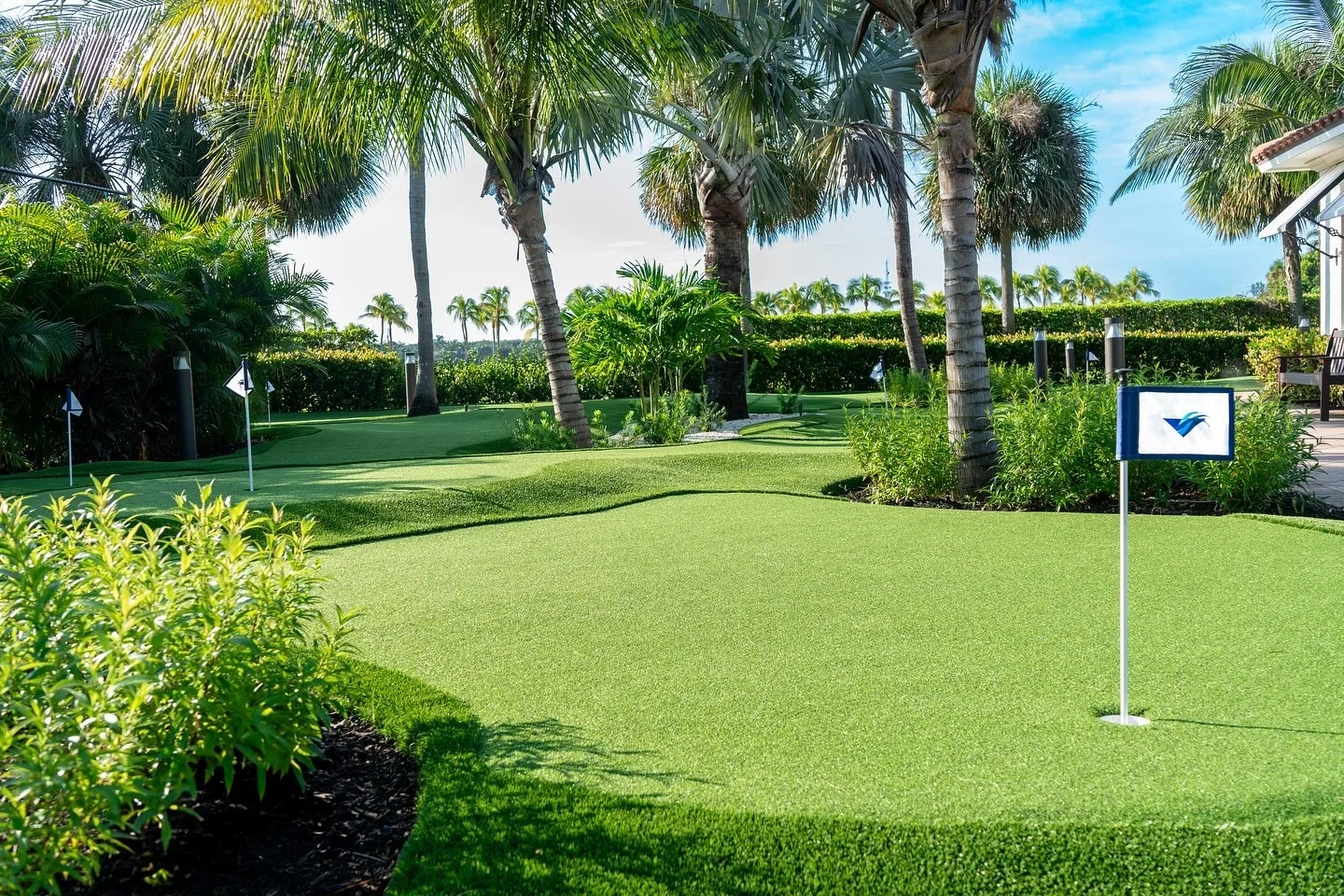 Practice putting green.
