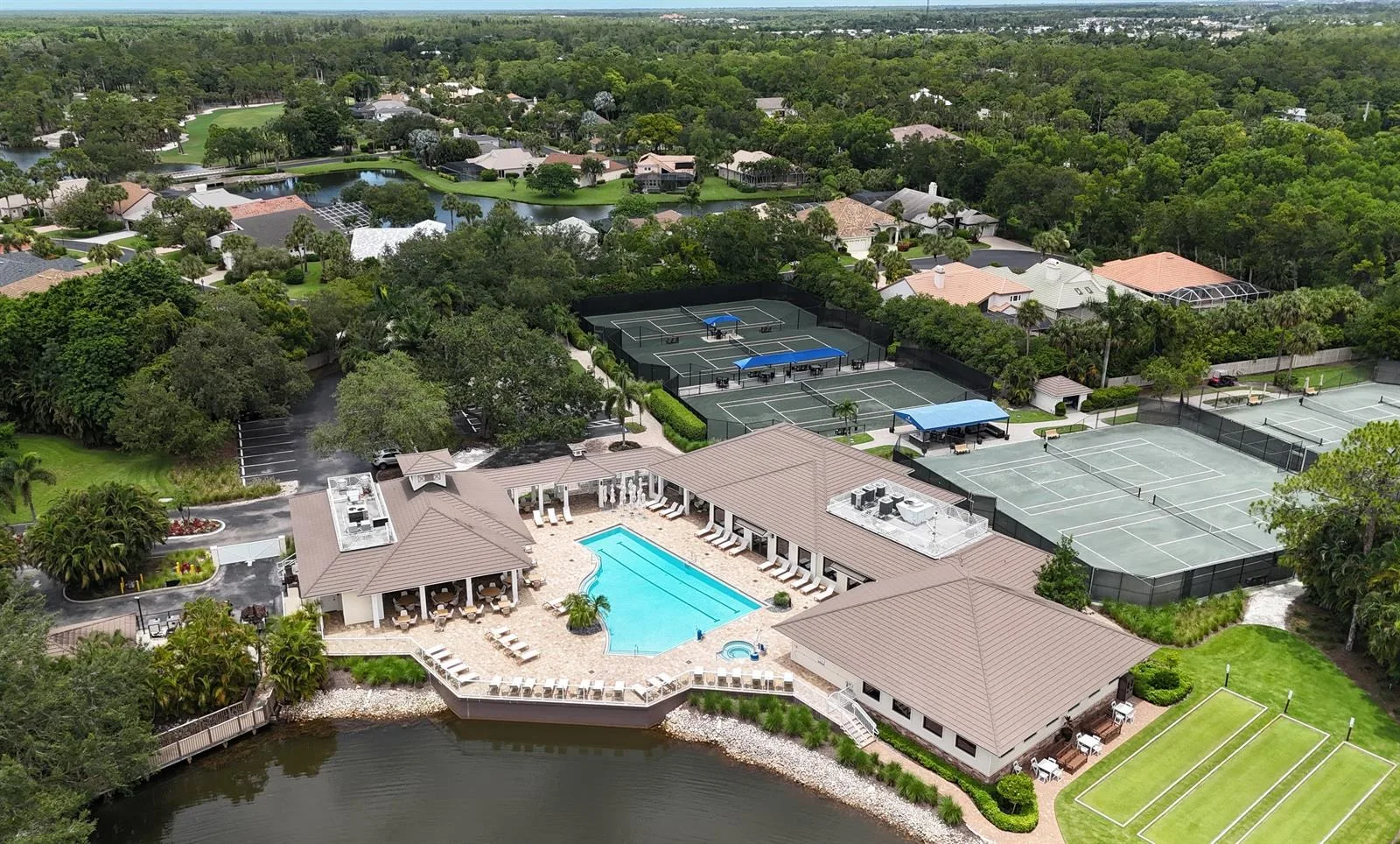 Crystal Lake aerial at Eagle Creek (official).