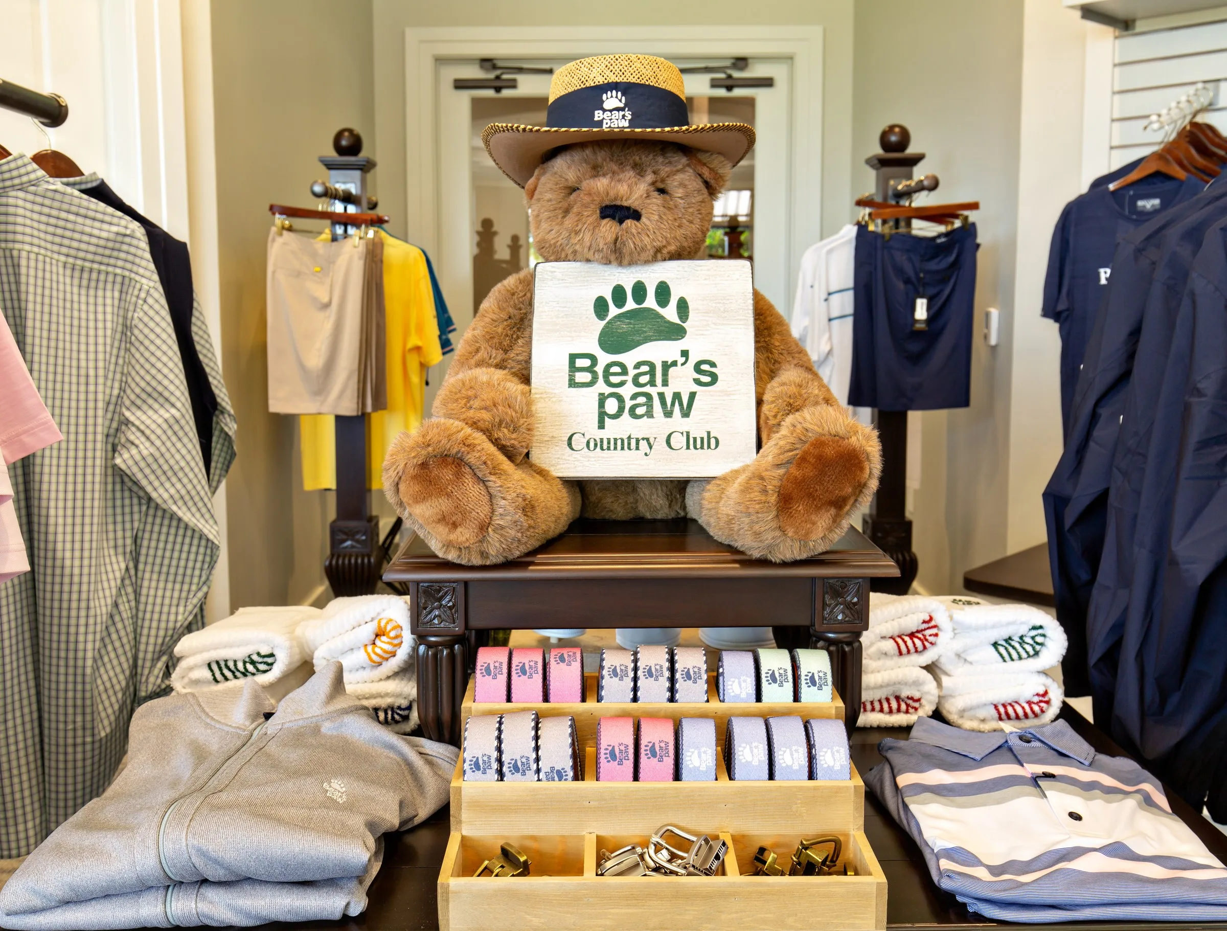 Clubhouse at Bear's Paw Country Club (official).