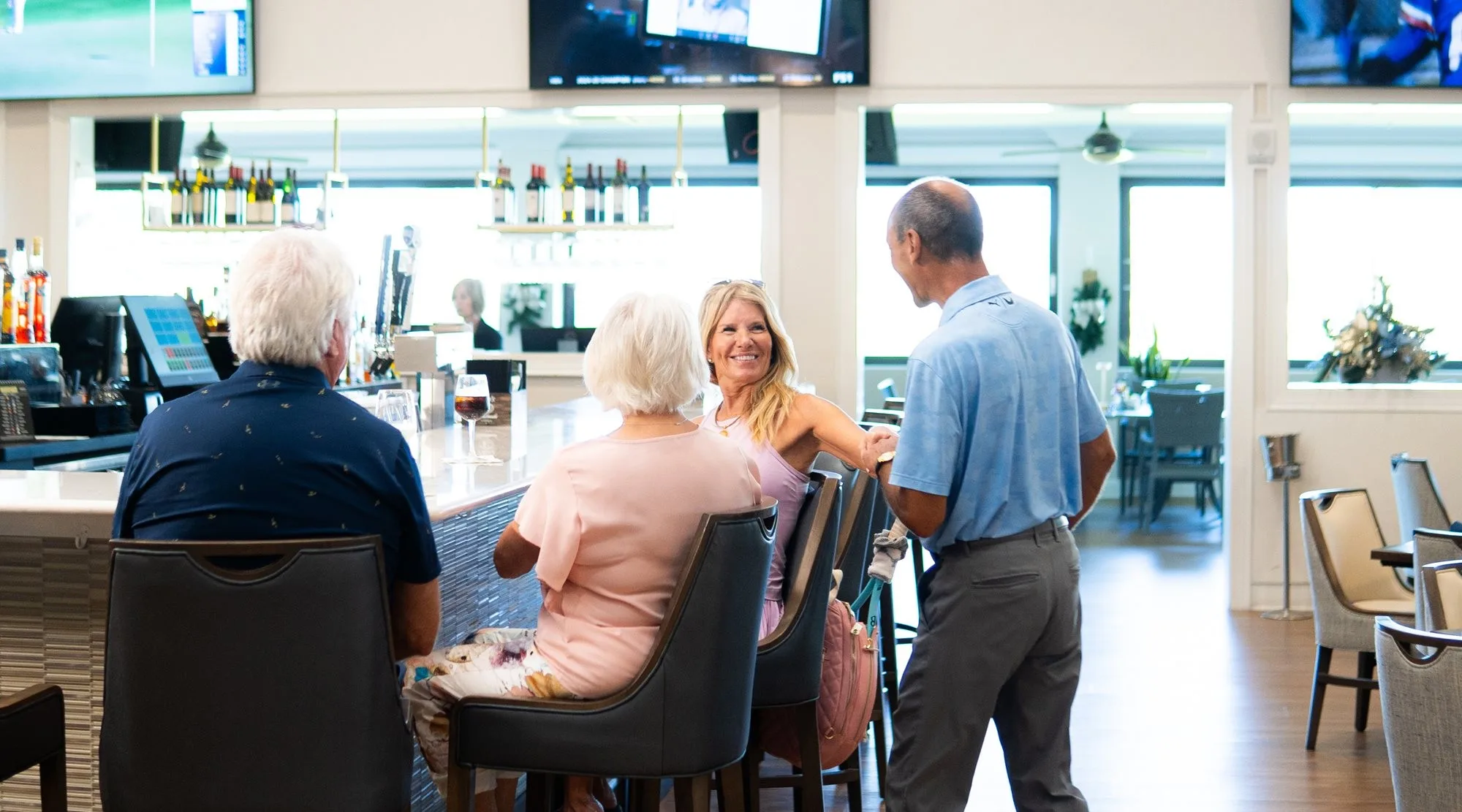 Clubhouse bar lounge amenity at Royal Wood Golf and Country Club (official).