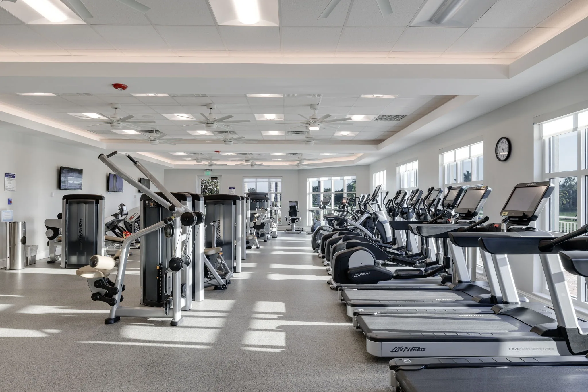 Fitness center at Island Country Club (official club site).
