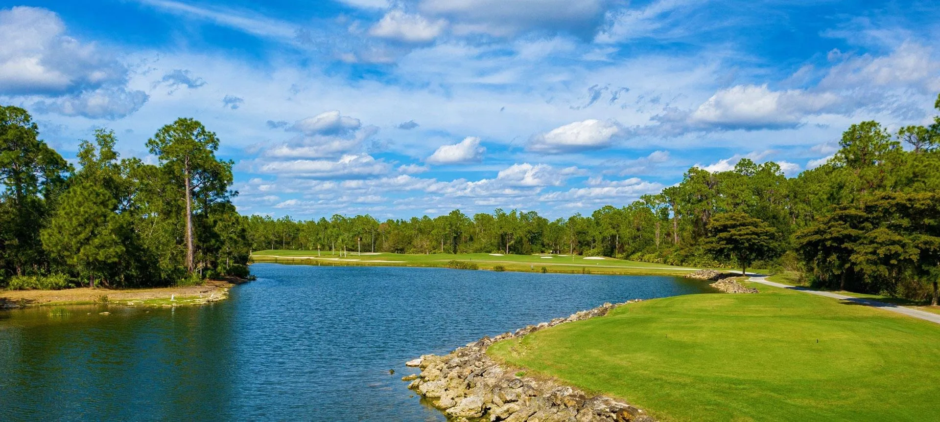 Golf course lake at Herons Glen, North Fort Myers (official club site).