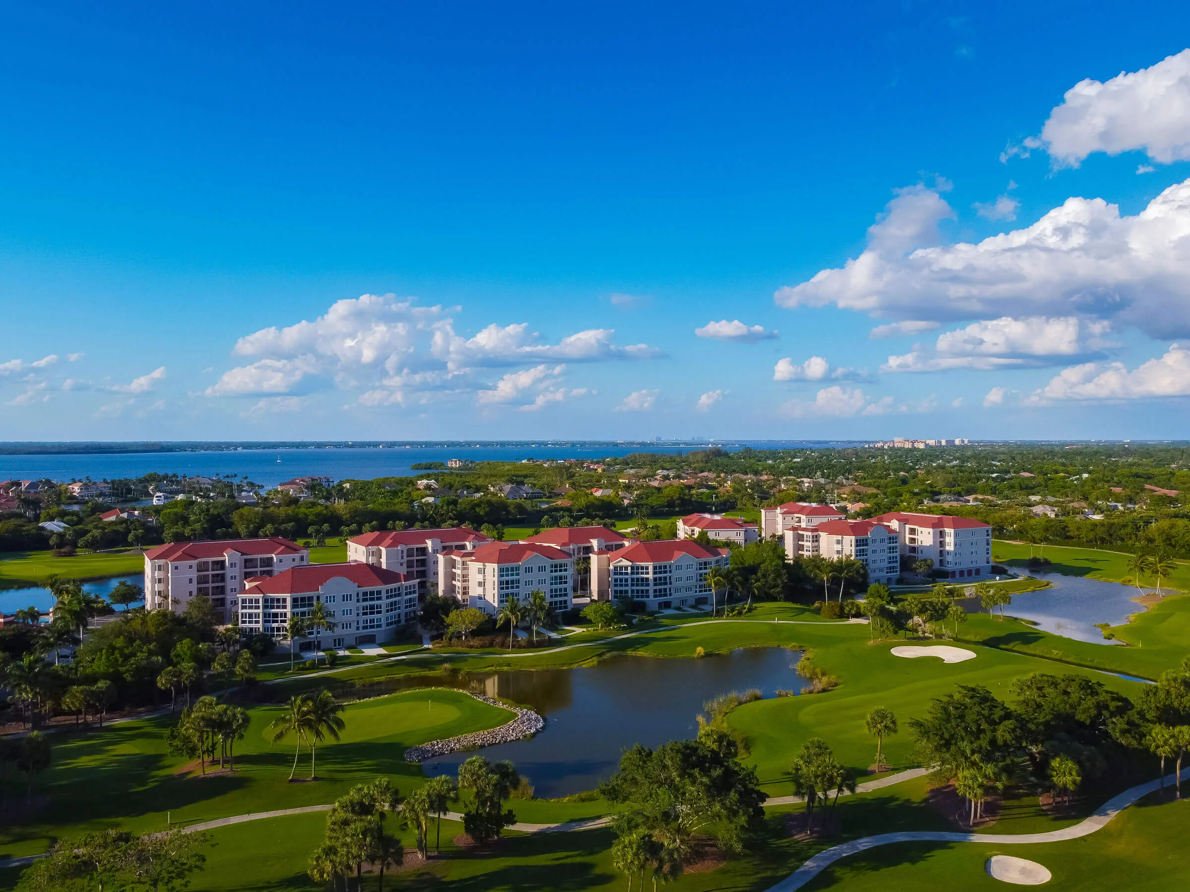 Eagles residences and golf course aerial at Shell Point (official press).