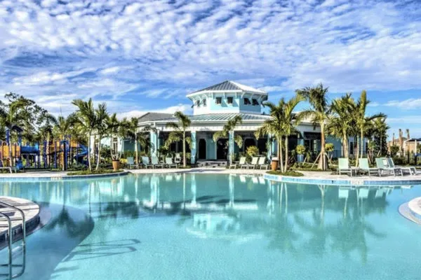 Entrada resort-style pool and clubhouse