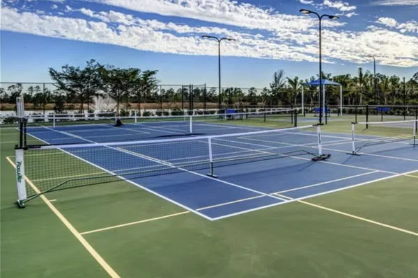 Entrada pickleball courts overlooking a lake