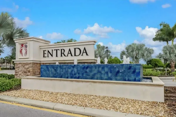 Entrada Cape Coral entrance monument with fountain