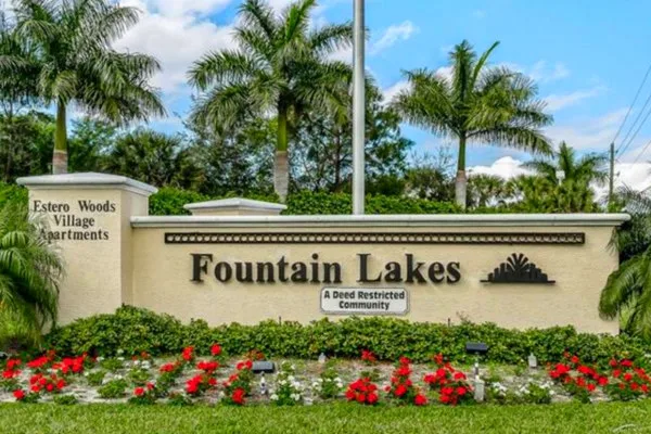 Fountain Lakes entrance monument
