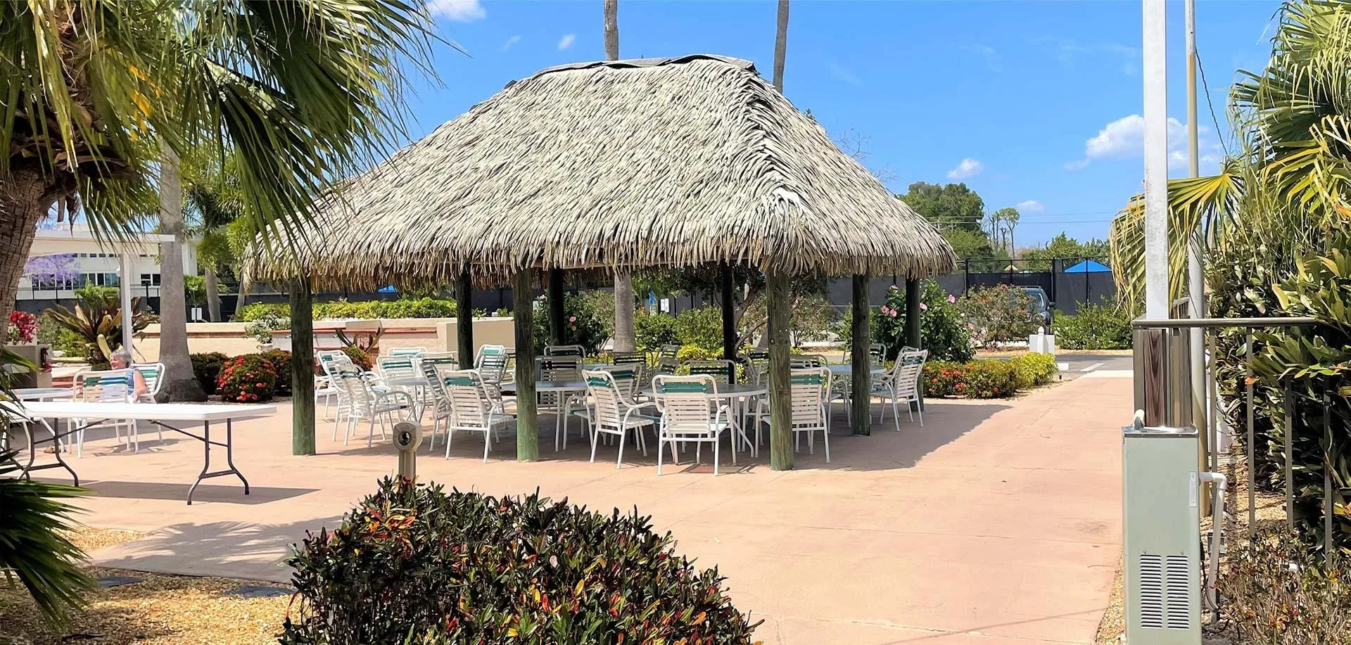 Tiki hut gathering area at Seven Lakes, Fort Myers (official association site).