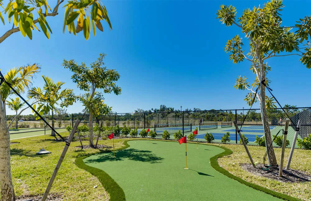 Putting green amenity at Antilles Naples (official developer site).