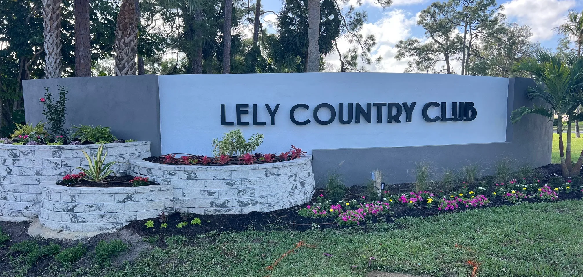 Lely Country Club monument