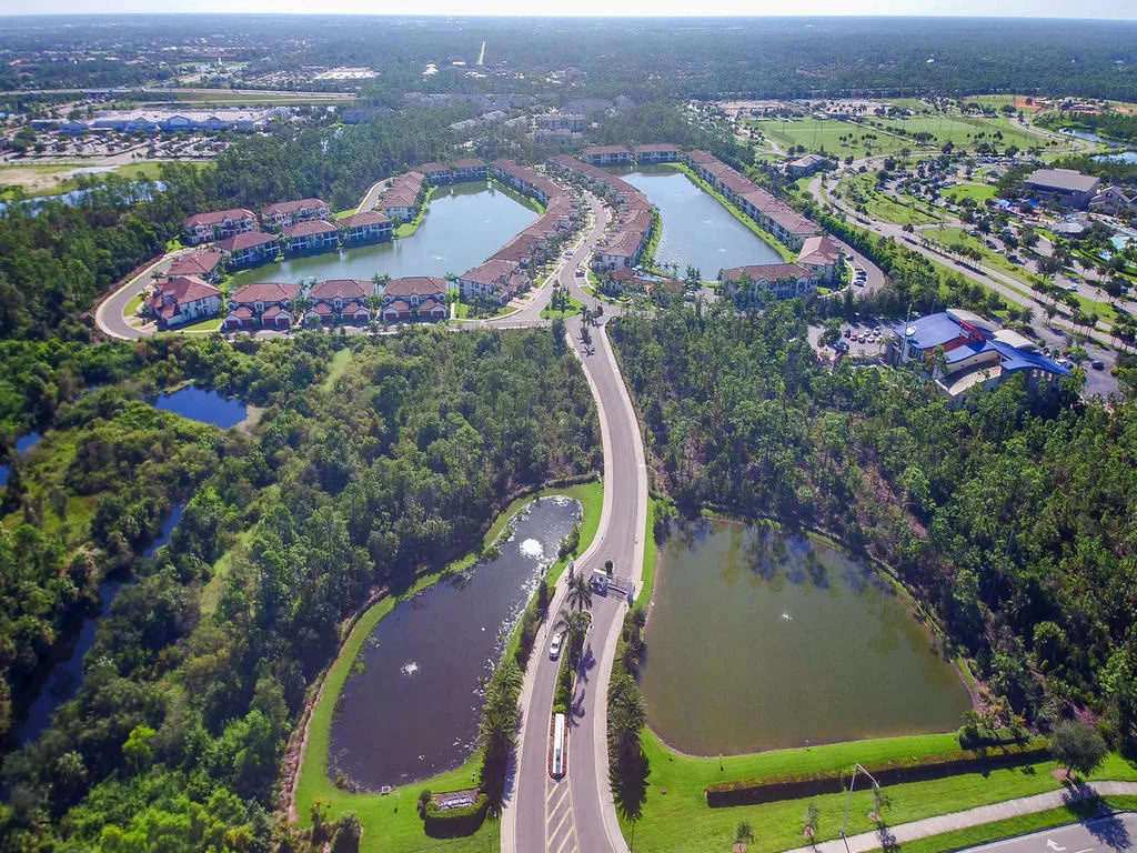 Livingston Lakes aerial / entrance