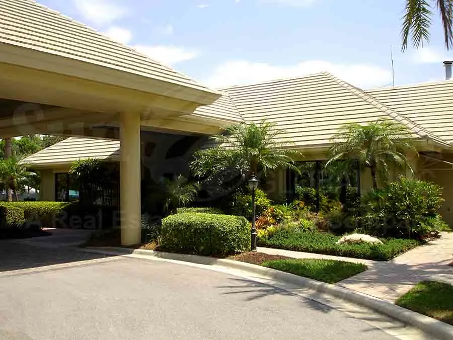Longshore Lake clubhouse porte-cochere