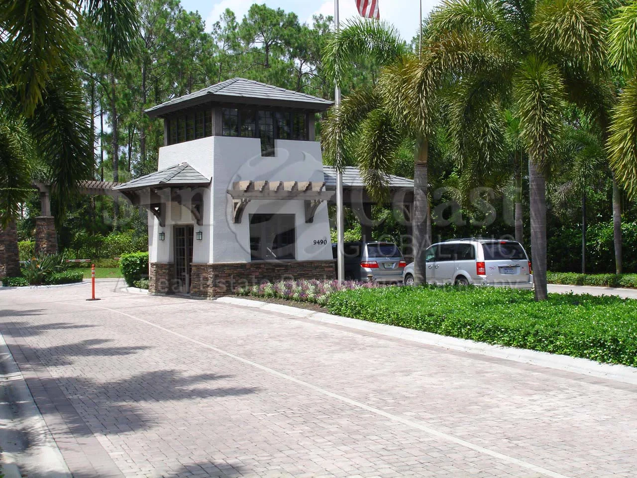 Wilshire Lakes staffed gate at 9490